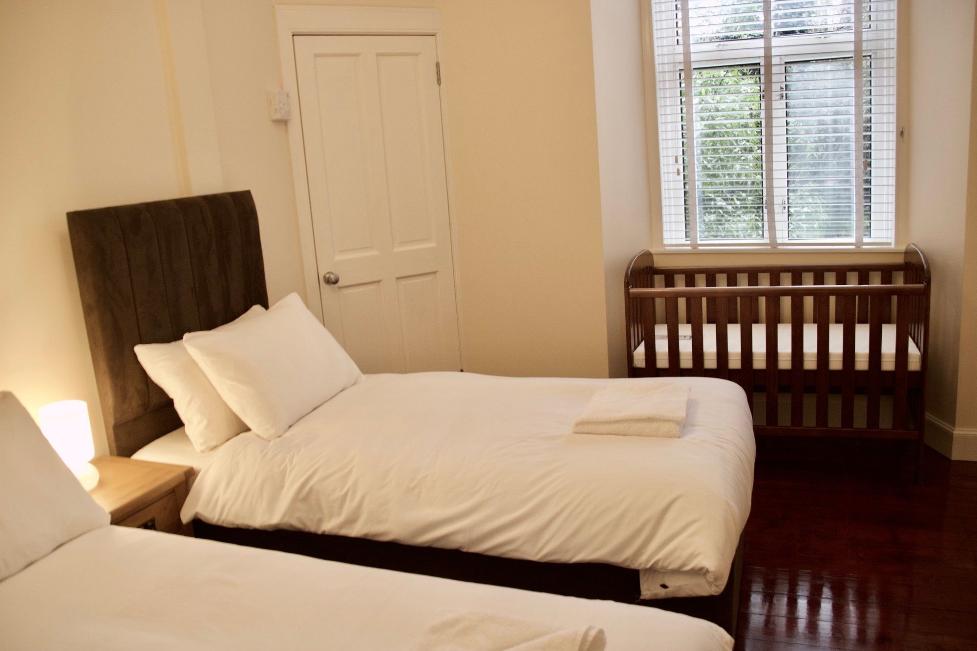 2 Bedroom Flat Off Leith Walk Accommodates 7 Edinburgh Bagian luar foto